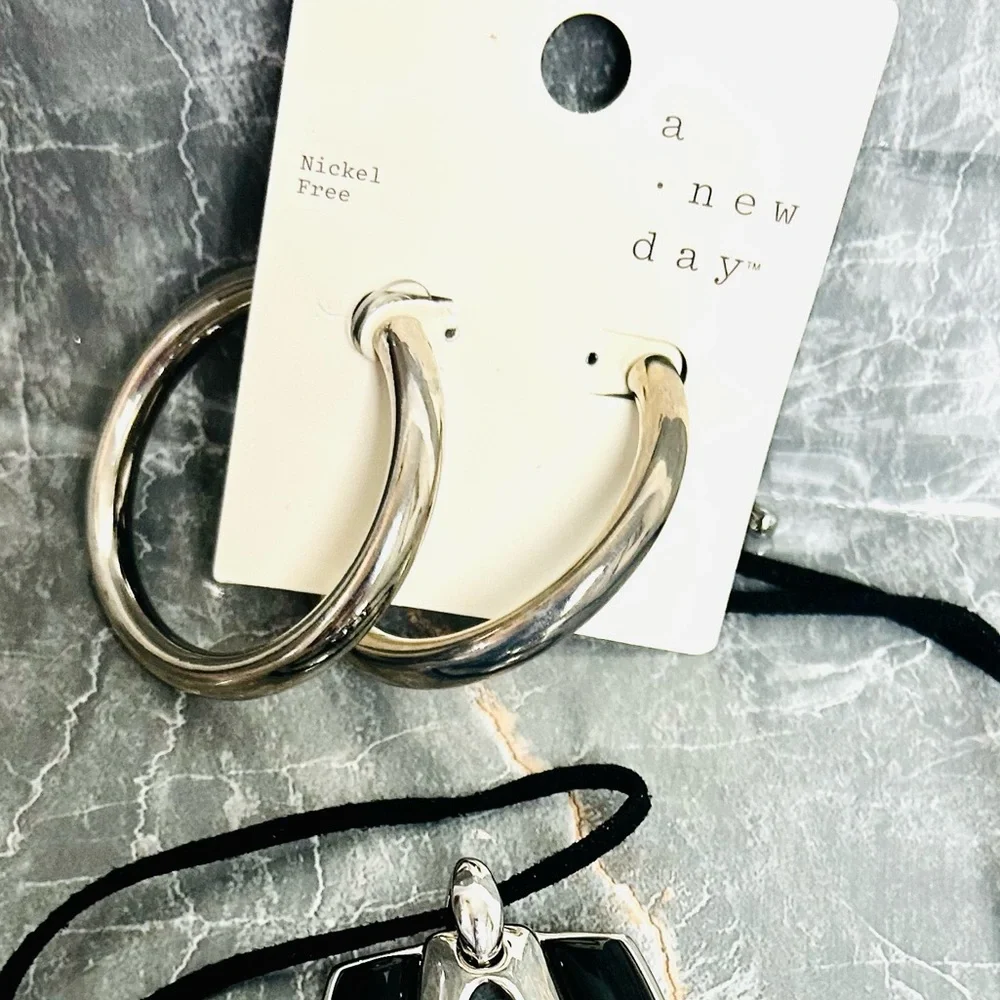 Lia Sophia Pendant necklace with New Day Silver Hoop Earrings! WHAT A DUO!!🌸 NWT - Picture 2 of 7
